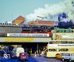 Ausfahrt im Bahnhof Berlin-Zoologischer Garten über die Hardenbergstraße. (11.1984) <i>Foto: Karsten Risch</i>