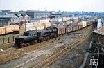 Nochmals 52 3410: Hier fährt sie an der Warschauer Straße in den ehemaligen Wriezener Güterbahnhof ein. Der Wriezener Bahnhof war seit 1903 zunächst ein Teil des Schlesischen Bahnhofs und seit 1924 ein eigenständiger Bahnhof. Der Personenverkehr endete bereits 1949, der Güterverkehr um 1990.  (04.1978) <i>Foto: Dr. Uwe Knoblauch</i>