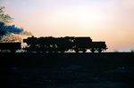 Eine unbekannte 52.80 ist im letzten Licht des Tages bei Berlin-Blankenburg unterwegs. (05.12.1976) <i>Foto: Dr. Uwe Knoblauch</i>