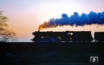 03 0059 eilt mit D 715 bei Berlin-Blankenburg ihren Ziel in der Hauptstadt der DDR entgegen. (05.12.1976) <i>Foto: Dr. Uwe Knoblauch</i>