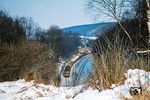 DR 131 028 (Bw Halle/Saale G) fährt mit einem Güterzug nach Sangerhausen durch Blankenheim Trennungsbf und wird gleich in den 875 m langen Blankenheimer Tunnel einfahren. (02.1978) <i>Foto: Dr. Uwe Knoblauch</i>