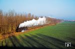 03 2207 (Bw Oebisfelde) mit dem morgendlichen P 8432 nach Magdeburg an der Kanalbrücke bei Wedringen zwischen Haldensleben und Vahldorf. Hinter den Bäumen befindet sich der Mittellandkanal. (07.04.1978) <i>Foto: Dr. Uwe Knoblauch</i>