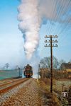 Nach einem kurzen Halt im Haltepunkt Vahldorf geht es für 03 2207 mit P 8432 weiter nach Magdeburg. (07.04.1978) <i>Foto: Dr. Uwe Knoblauch</i>