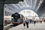 01 0522 ist mit E 800 aus Saalfeld in Leipzig Hbf eingetroffen. (1981) <i>Foto: Karsten Risch</i>