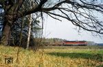 Eine unbekannte 130, dem Äusseren nach eine der höheren Nummern, wie sie das Bw Seddin hatte, dieselt bei Golßen vorbei. (1975) <i>Foto: Karsten Risch</i>