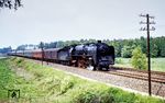 01 2057 (Bw Dresden) rauscht mit dem D 371 "Pannonia-Express" durch die Lausitzer Heidelandschaft bei Golßen. (1975) <i>Foto: Karsten Risch</i>