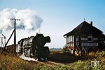 41 1148 (Bw Güsten) passiert mit einem Güterzug die Blockstelle Rodersdorf zwischen Hedersleben-Wedderstedt und Wegeleben. (16.10.1984) <i>Foto: Dr. Uwe Knoblauch</i>