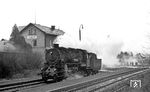 Anschließend ging es als Lz-Fahrt immerhin mit eigener Kraft von Hof in das Dampflokmuseum (DDM) in Neuenmarkt-Wirsberg, wo sie bis zum Verkauf an die UEF im Jahre 1984 als nicht betriebsfähiges Ausstellungsstück zu sehen war, hier bei der Durchfahrt in Seulbitz. (19.03.1977) <i>Foto: Burkhard Wollny</i>