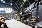 Die Saalfelder 01 0520 in Leipzig Hbf. Die Kombination von Bahnhofshalle und Dampflok hat immer etwas Erhabenes. (09.1978) <i>Foto: Dr. Uwe Knoblauch</i>