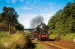 50 0020 ist solo bei Kloster Chorin unterwegs. Hinter der Lok, die 1966 ihre Ölfeuerung erhielt und zuvor als Reko 50 3613 lief, steckt ursprünglich 50 2976 Ük, die am 28.08.1942 nach Dzieditz (Polen) geliefert wurde, einem Eisenbahnknotenpunkt der zwischen 1939 und 1945 dem Landkreis Bielitz im Provinz Oberschlesien angegliedert worden war.  (03.07.1977) <i>Foto: Dr. Uwe Knoblauch</i>
