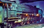 01 2016 (Bw Berlin Ostbf) wartet mit D 311 nach Szczecin/Stettin im nächtlichen Berliner Ostbahnhof auf Ausfahrt. (20.02.1977) <i>Foto: Dr. Uwe Knoblauch</i>