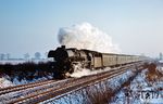 03 0075 mit einem 14-Wagen-Schnellzug bei Berlin-Blankenburg. (02.1977) <i>Foto: Dr. Uwe Knoblauch</i>