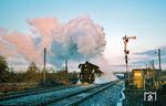 An einem kalten Novembermorgen dampft die Eberswalder 44 0592 (ex 44 1592) am Karower Kreuz nordwärts. (20.11.1976) <i>Foto: Dr. Uwe Knoblauch</i>