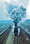 Im leichten Schneetreiben beschleunigt 03 0075 den D 552 (Erfurt - Stralsund) in Berlin-Friedrichsfelde Ost. (27.02.1977) <i>Foto: Dr. Uwe Knoblauch</i>