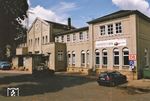 Das Empfangsgebäude des Bahnhofs Papenburg (Ems) an der Bahnstrecke Rheine – Emden. (2000) <i>Foto: Erich Preuß</i>
