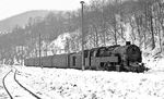 Mit dem P 18017 aus Sonneberg ist 95 0020 im Kopfbahnhof Rauenstein eingetroffen. Nach dem Umsetzen wird es für die Lok rückwärts weiter nach Eisfeld gehen. (01.1978) <i>Foto: Burkhard Wollny</i>