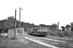 VB 147 561 mit VT 137 562 im Bahnhof Stralsund-Stadtwald der ehemaligen Franzburger Kreisbahnen, die am 1. April 1949 Teil der Deutschen Reichsbahn wurde.  (18.06.1965) <i>Foto: Helmut Röth</i>