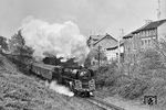 01 0533 mit dem morgendlichen E 802 von Sonneberg nach Leipzig in Pößneck. In Saalfeld war von Dampf (BR 95) auf Dampf (BR 01.5) umgespannt worden.  (14.05.1978) <i>Foto: Joachim Schmidt</i>