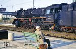 Kurze Pause für Lok und Reisenden in Magdeburg Hbf. (09.1978) <i>Foto: Dr. Uwe Knoblauch</i>