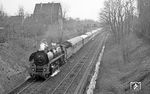 01 1515 vom Bw Berlin Ostbf mit dem D 370 "Pannonia-Express" am Grünauer Kreuz in Berlin. (04.1976) <i>Foto: Burkhard Wollny</i>