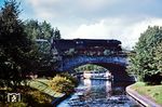 01 0505 überquert mit D 337 aus Hamburg den Landwehrkanal zwischen Berlin-Zoo und -Tiergarten. (01.10.1975) <i>Foto: Dr. Uwe Knoblauch</i>