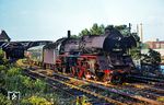 03 2154 hat mit dem Leerpark des E 748 auf dem Weg nach Schöneweide soeben die Spree überquert und fährt am Treptower Park vorbei. (15.08.1976) <i>Foto: Dr. Uwe Knoblauch</i>