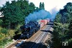 52 8101 vom Bw Berlin-Schöneweide mit einem Güterzüg bei Berlin-Altglienicke. Die Lok wurde am 18.11.1943 als 52 5260 beim Bw Lemberg in Dienst  gestellt und 1985 ausgemustert. (02.10.1975) <i>Foto: Dr. Uwe Knoblauch</i>