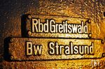 Das Beheimatungsmerkmale der 03 0077 im Glanz der Abendsonne in Berlin-Lichtenberg. (22.08.1976) <i>Foto: Dr. Uwe Knoblauch</i>