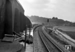 Blick auf den Schnellzug D 925 (Rostock - Dresden) bei Hohenleipisch. (1974) <i>Foto: Rolf Serfert</i>