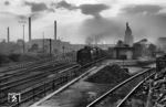 Die Dresdner 01 2057 fährt an der Lokeinsatzstelle Berlin-Karlshorst des Bw Berlin Ostbahnhof vorbei. (1975) <i>Foto: Rolf Serfert</i>