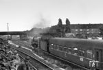 Die Kollegen von 01 2057 grüßen das Personal von 01 2204 an der Lokeinsatzstelle Berlin-Karlshorst. (1975) <i>Foto: Rolf Serfert</i>