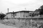 Der Haltepunkt Schifferstadt Süd entstand erst nach dem Zweiten Weltkrieg im Süden der Stadt nahe dem Schulzentrum. Heute wird in den Richtungen Ludwigshafen/Mannheim und Speyer/Germersheim je halbstündlich von Zügen auf den S-Bahn-Linien S3 und S4 angefahren. Auch halten hier mehrmals täglich in der Hauptverkehrszeit die Regionalbahnen der Linie RB 49 in Richtung Germersheim/Wörth sowie Ludwigshafen BASF.  (1956) <i>Foto: BD Mainz, Slg. W. Löckel</i>