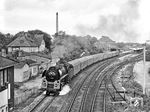 In der südlichen Bahnhofsausfahrt von Prenzlau bringt die Pasewalker 01 0503 den D 517 (Stralsund - Berlin) in Fahrt. (11.09.1978) <i>Foto: Joachim Schmidt</i>