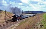 Etwas flotter ging es dann über die Landenge am Jasmunder Bodden bei Lietzow (Rügen). 03 0085 steuert mit D 270 dem Ziel in Sassnitz entgegen. (30.04.1979) <i>Foto: Wolfgang Bügel</i>