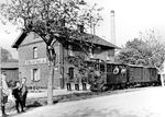 Kastenlok LAG 2 (Krauss/Mü, Baujahr 1887) mit einem Güterzug im 1892 eröffneten Lokalbahnhof Walhallastrasse in Regensburg. Sie war 1910 von der Lokalbahn Ravensburg-Weingarten nach Donaustauf gekommen und wurde 1927 an die Zuckerfabrik Regensburg verkauft.  (1911) <i>Foto: Helmut Tauber</i>
