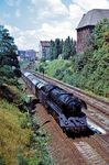 Freie Fahrt für 03 0077 mit D 555 (Barth - Stralsund - Neubrandenburg - Berlin - Halle - Sangerhausen - Erfurt) an der Prenzlauer Allee in Berlin. (07.08.1976) <i>Foto: Dr. Uwe Knoblauch</i>