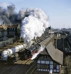 Im Februar 1991 war 01 519 nach ihrer Wiedergeburt als kohlegefeuerte 01 1519 das erste Mal wieder im "Plandampf"-Einsatz. Hier verlässt sie mit einem  Personenzug von Magdeburg nach Thale den Bahnhof Quedlinburg. (27.02.1991) <i>Foto: Joachim Schmidt</i>