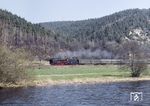 01 2204 mit P 4004 nach Camburg an der Saale bei Saalfeld-Remschütz.  (13.04.1980) <i>Foto: Joachim Schmidt</i>