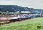 Besondere Highlights bei den DDR-Besuchen waren die Probefahrten des RAW Meiningen. 01 2204 avancierte nach dem Ende des kohlegefeuerten Revivals beim Bw Saalfeld wieder zur Dresdener Traditionslok und bekam im September 1981 nochmals eine Hauptuntersuchung. Die Lastprobefahrt fand vor dem D 904 (Dresden - Gera - Erfurt - Arnstadt - Meiningen) statt, wo die Lok als Vorspann vor der planmäßigen 132 auf der Bergstrecke von Arnstadt nach Oberhof ihre Leistungsfähigkeit unter Beweis stellen sollte, aufgenommen bei Siegelbach. Trotz der Hauptuntersuchung kam die Lok in Dresden nicht mehr zu Einsatzehren, sondern wanderte in die RBD Schwerin ab, um im Frühjahr 1982 Personenzüge beim Bw Wismar zu ziehen. Schließlich wurde sie an den Loksammler Bernd Falz verkauft, der sie heute im Lokschuppen Hermeskeil aufbewahrt.  (06.10.1981) <i>Foto: Joachim Schmidt</i>