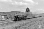 01 0507 rollt mit D 1098 (Dresden - Duisburg) durch den Haltepunkt Ronshausen dem Bahnhof Bebra entgegen. (27.04.1973) <i>Foto: Klaus D. Holzborn</i>