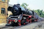 22 049 vom Bw Saalfeld (Saale) im Bw Leipzig Hbf West. Die Lok entstand aus der Rekonstruktion der 39 098, am 19.03.1960 hatte sie das Raw Meinigen verlassen. Nach 10 Jahren rollte die Lok am 08.03.1970 schadhaft auf das Abstellgleis. Die vorgesehene L0-Ausbesserung wurde von der Rbd Erfurt nicht mehr genehmigt.   (04.09.1969) <i>Foto: Klaus D. Holzborn</i>