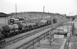 Der Bahnhof Wörth am Rhein wurde am 15. März 1864 als Durchgangsbahnhof der in Winden von der Maximiliansbahn abzweigenden und bis Maximiliansau führenden Teilstrecke eröffnet. Ein Jahr später folgte der Lückenschluss nach Karlsruhe. Am 15. Mai 1876 wurde er durch die Verlängerung der Bahnstrecke Schifferstadt–Gemersheim samt ihrer Fortsetzung nach Straßburg zum Kreuzungsbahnhof. 1997 kam noch eine Strecke der Stadtbahn Karlsruhe in das Wohngebiet Dorschberg hinzu. 1974 folgte die Elektrifizierung der Strecke von Karlsruhe nach Wörth, um für Güterzüge aus Richtung Osten einen Lokwechsel in Karlsruhe zu vermeiden. Der in Deutschland verbliebene Teil der Strecke nach Strasbourg verlor nach dem Zweiten Weltkrieg weiter an Bedeutung. Bereits am 11. Juli 1980 verkehrte letztmals das Eilzugpaar Ludwigshafen–Strasbourg. Seither endete der von Wörth ausgehende Personenverkehr in Berg, dem letzten Halt innerhalb von Deutschland.  (1954) <i>Foto: BD Mainz, Slg. W. Löckel</i>