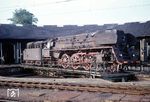 01 503 aus Erfurt fährt in den Schuppen des Bw Bebra. Sie war im Oktober 1962 aus 01 142 rekonstruiert worden. (1967) <i>Foto: Dieter Junker</i>