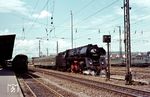 Auch das gab es in Bebra: 01 0501 rangiert zwei zusätzliche Wagen an den D 199. (1972) <i>Foto: Dieter Junker</i>