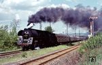 01 0528 kachelt mit D 217 nach Berlin aus Bebra. (1972) <i>Foto: Dieter Junker</i>