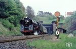 Am nächsten Tag hatte 01 531 den D 198 am Haken und wurde ebenfalls am Hönebacher Tunnel abgelichtet. (1967) <i>Foto: Dieter Junker</i>