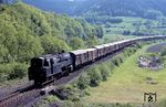 95 0014 mit einem beachtlich langem Durchgangsgüterzug aus reinrassigen DB-Gbs-Wagen bei Hockeroda.  (24.05.1977) <i>Foto: Colin Brack</i>