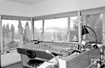 Blick in das neue DrS-Stellwerk Ludwigshafen-Oggersheim, das bis heute in der Westausfahrt des Bahnhofs an der Prälat-Caire-Straße existiert.  (1959) <i>Foto: BD Mainz, Slg. W. Löckel</i>