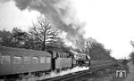 01 0508 fährt mit P 3020 (Saalfeld - Gera - Leipzig) aus Haynsburg. (03.1977) <i>Foto: Burkhard Wollny</i>