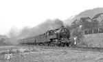 95 0028 mit P 18005 nach Sonneberg bei Saalfeld-Obernitz. Heute ist die Strecke hier wieder zweigleisig und elektrifiziert, wie schon von 1939-45. (03.1977) <i>Foto: Burkhard Wollny</i>